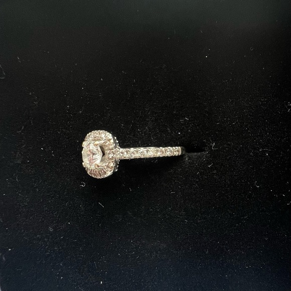 Multi-diamond round cut. 1 carat engagement ring - Picture 2 of 8